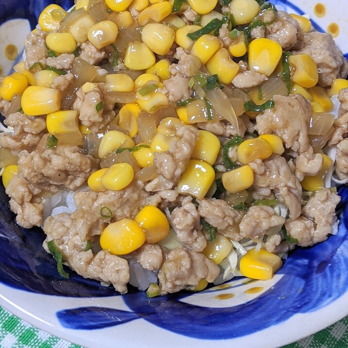 ひき肉とコーンの丼